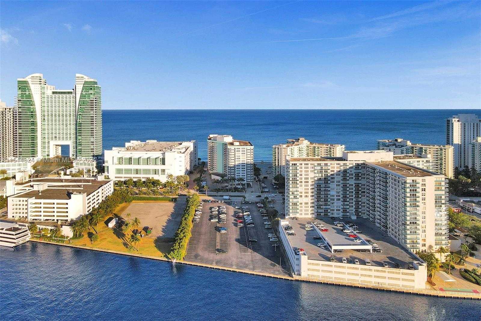 Small Image of 3725 S Ocean Dr, Hollywood, FL 33019, USA Number 37