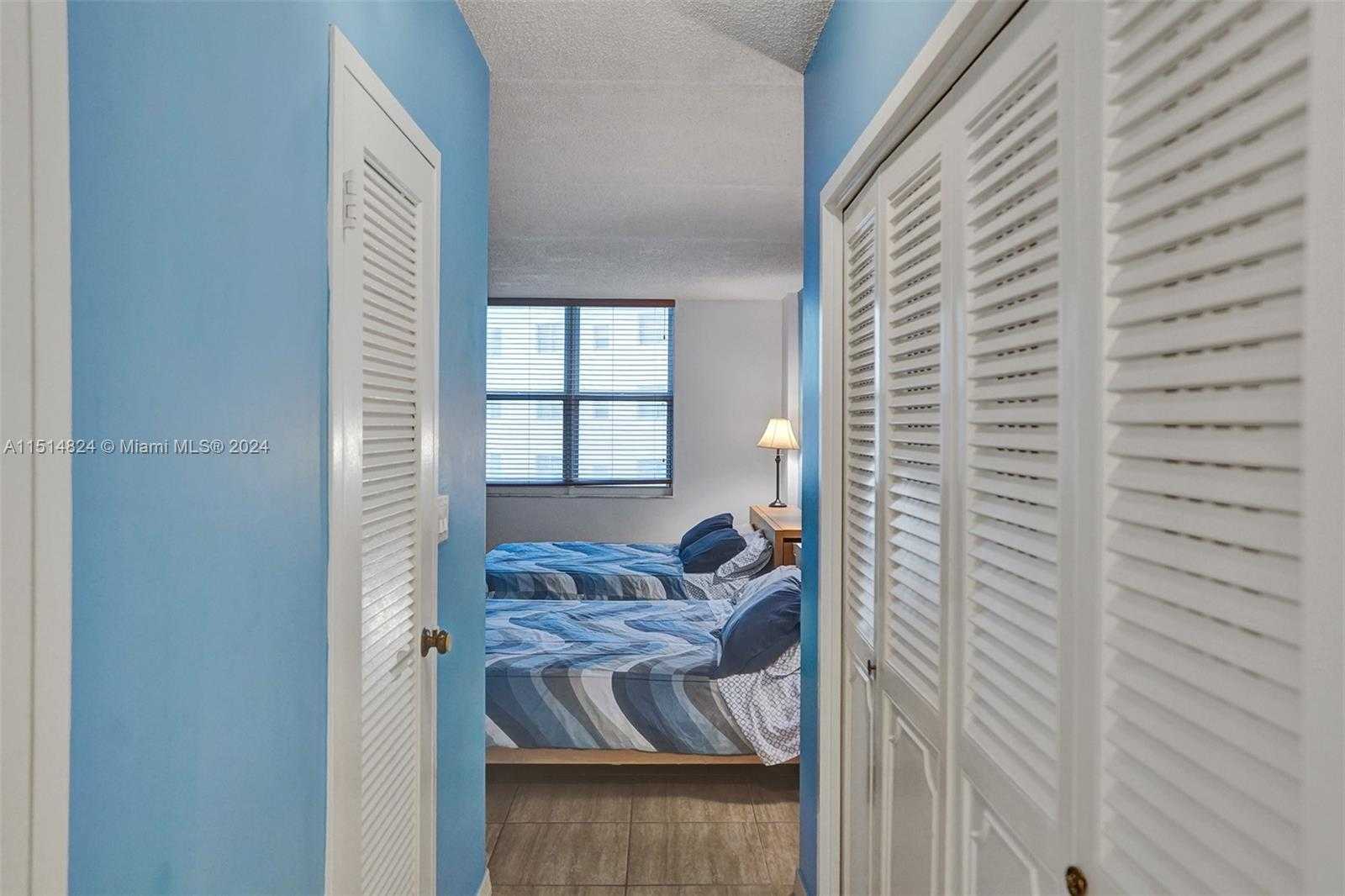 Small Image of 3725 S Ocean Dr, Hollywood, FL 33019, USA Number 7