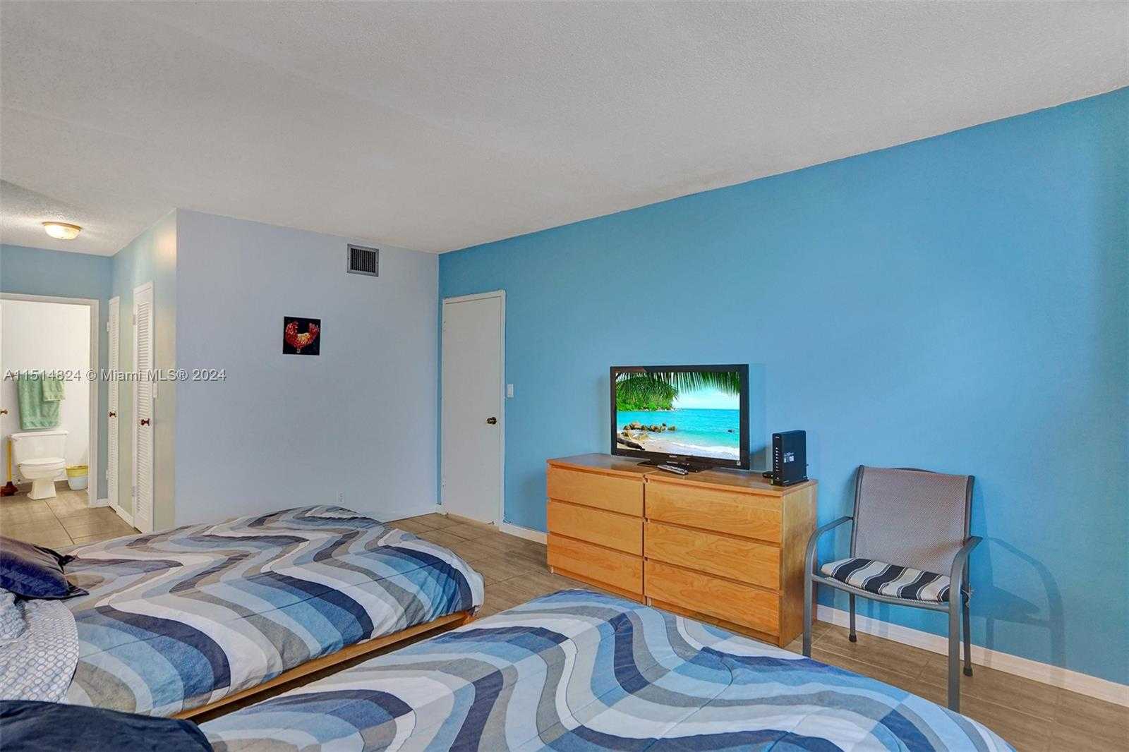Small Image of 3725 S Ocean Dr, Hollywood, FL 33019, USA Number 9