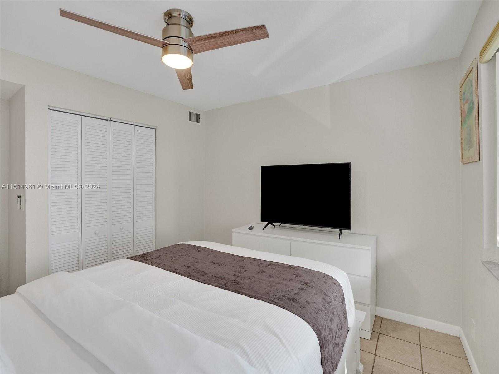 Small Image of 900 NORTH SURF RD #2, Hollywood Number 21