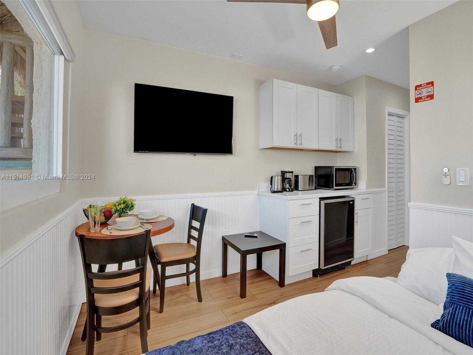 Small Image of 900 NORTH SURF RD #2, Hollywood Number 37