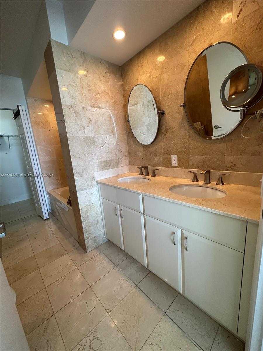 Small Image of 6365 COLLINS AVE #3811, Miami Beach Number 19