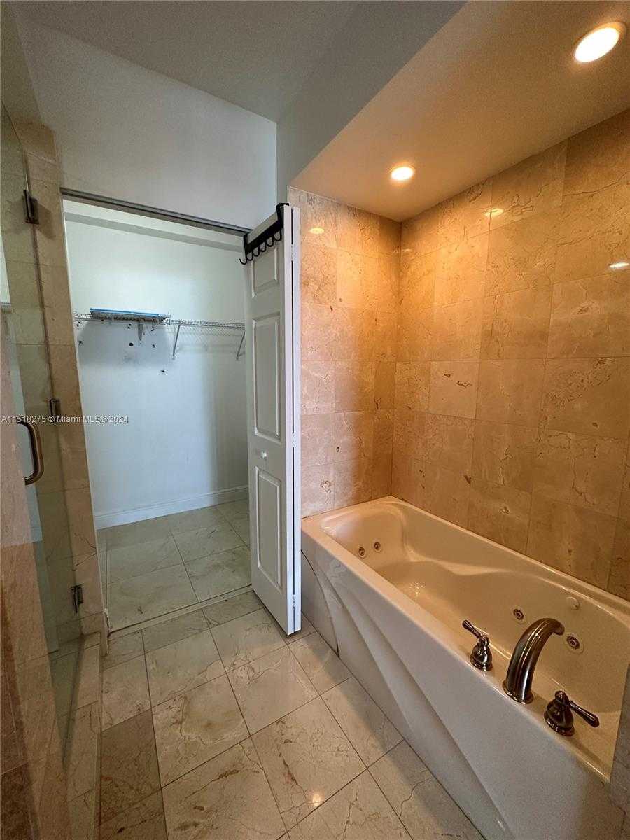 Small Image of 6365 COLLINS AVE #3811, Miami Beach Number 20