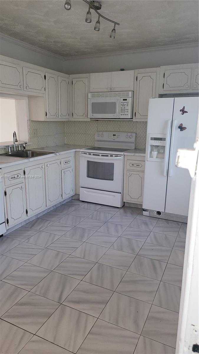Small Image of 1001 NORTH EAST 14TH AVE #201, Hallandale Beach Number 12