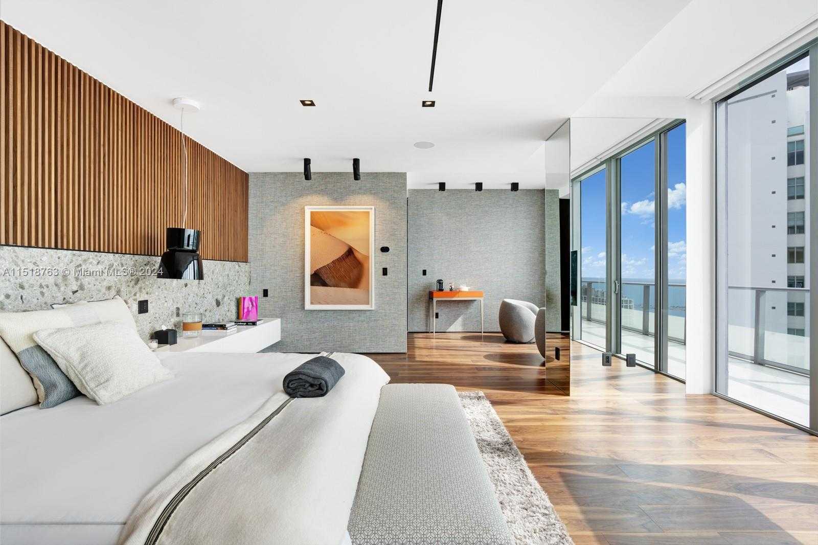 Small Image of Brickell House, 1300 Brickell Bay Dr, Miami, FL 33131, USA Number 23