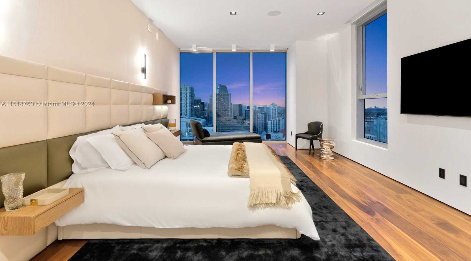 Small Image of Brickell House, 1300 Brickell Bay Dr, Miami, FL 33131, USA Number 33