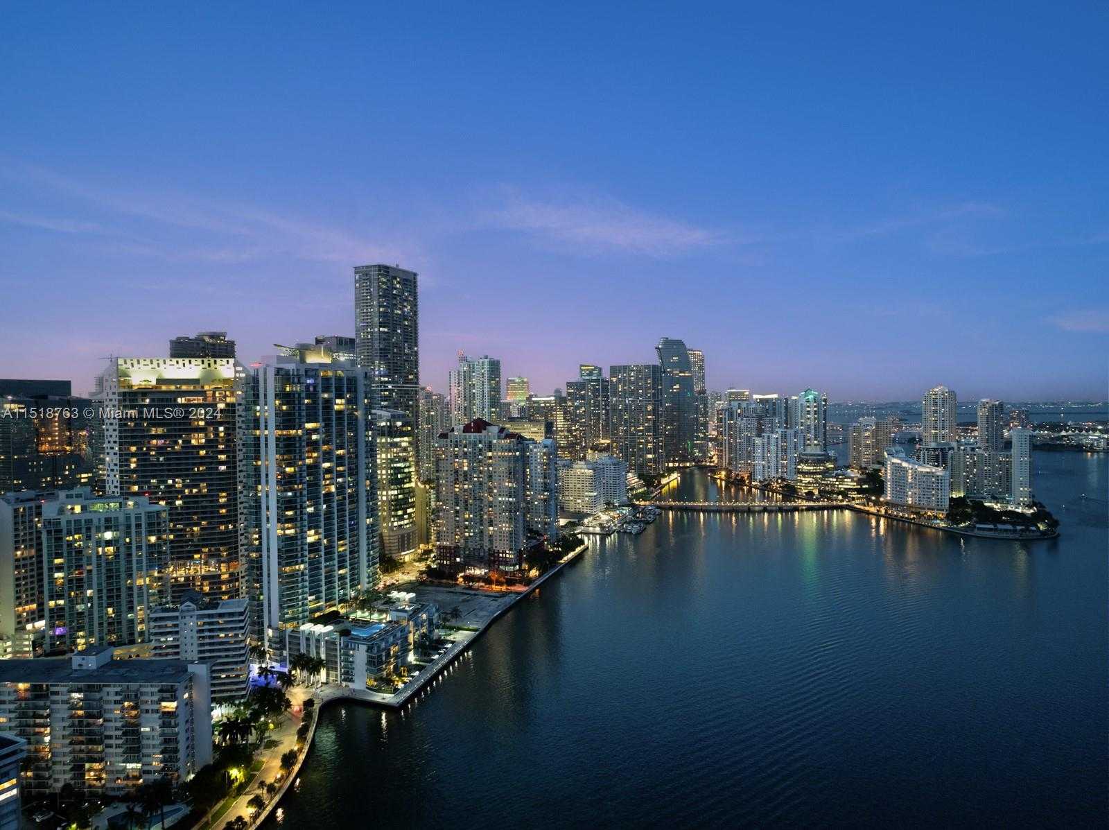 Small Image of Brickell House, 1300 Brickell Bay Dr, Miami, FL 33131, USA Number 50