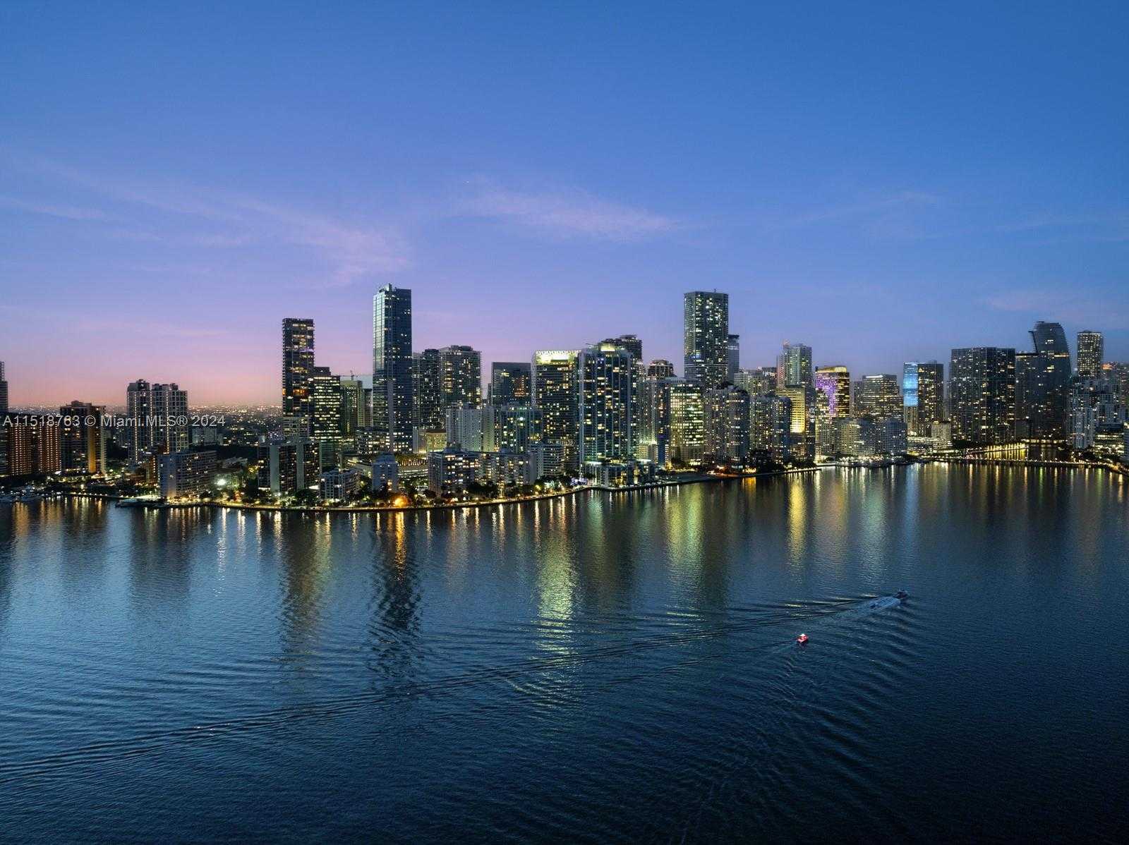 Small Image of Brickell House, 1300 Brickell Bay Dr, Miami, FL 33131, USA Number 51