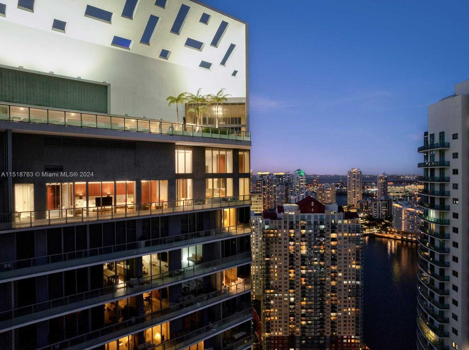Small Image of Brickell House, 1300 Brickell Bay Dr, Miami, FL 33131, USA Number 52