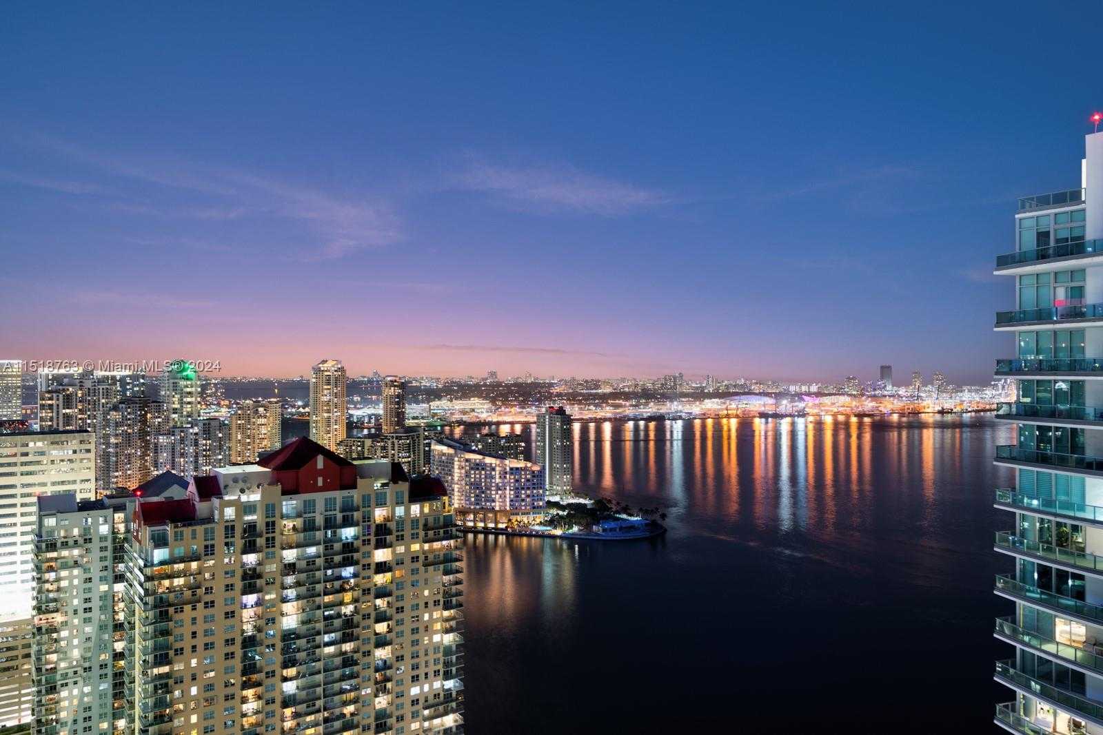 Small Image of Brickell House, 1300 Brickell Bay Dr, Miami, FL 33131, USA Number 55