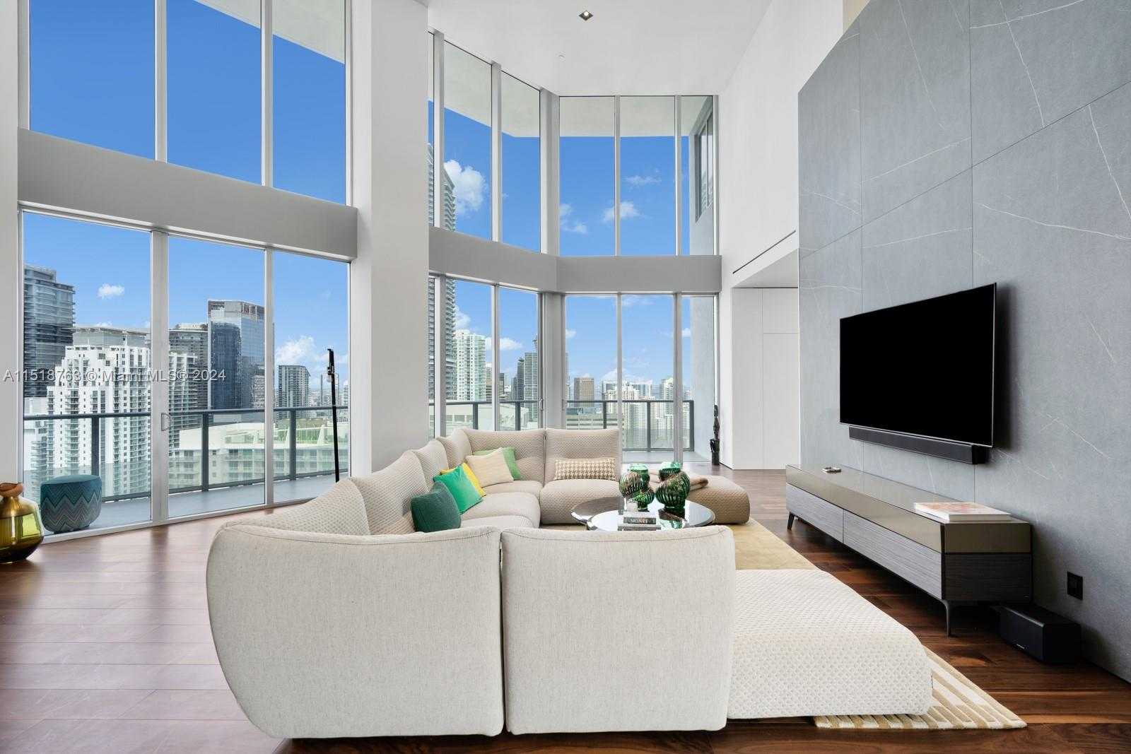 Small Image of Brickell House, 1300 Brickell Bay Dr, Miami, FL 33131, USA Number 8