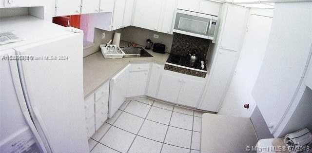 Small Image of 5601 COLLINS AVE #523, Miami Beach Number 8
