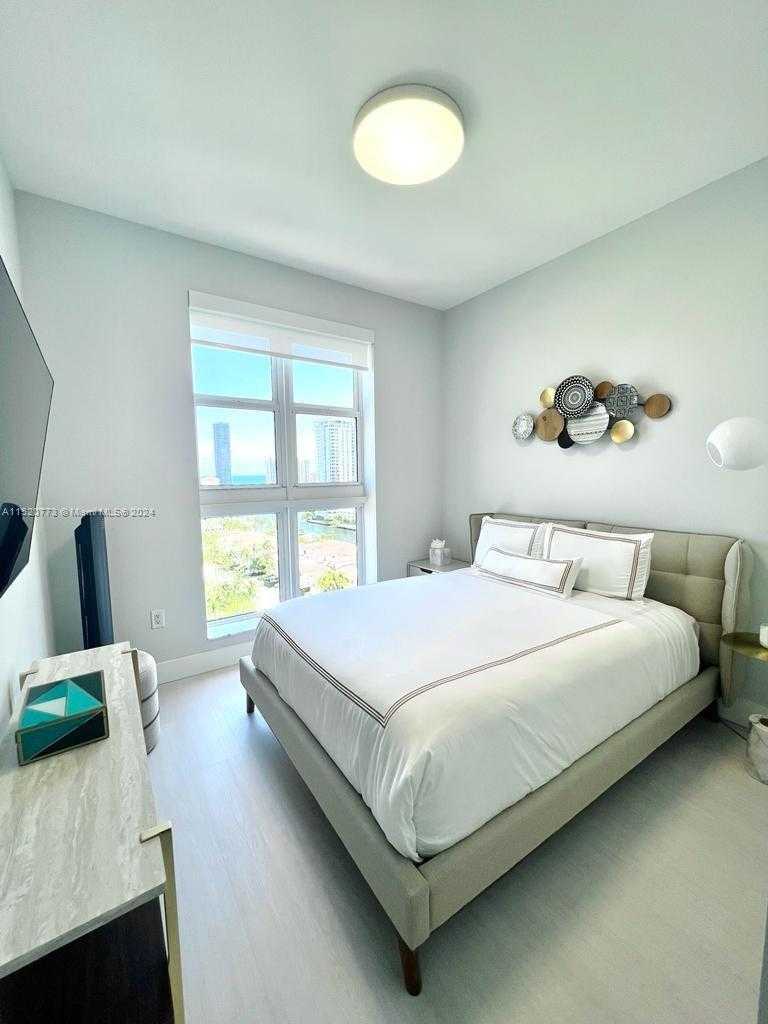 Small Image of 19900 EAST COUNTRY CLUB DR #PH20, Aventura Number 16