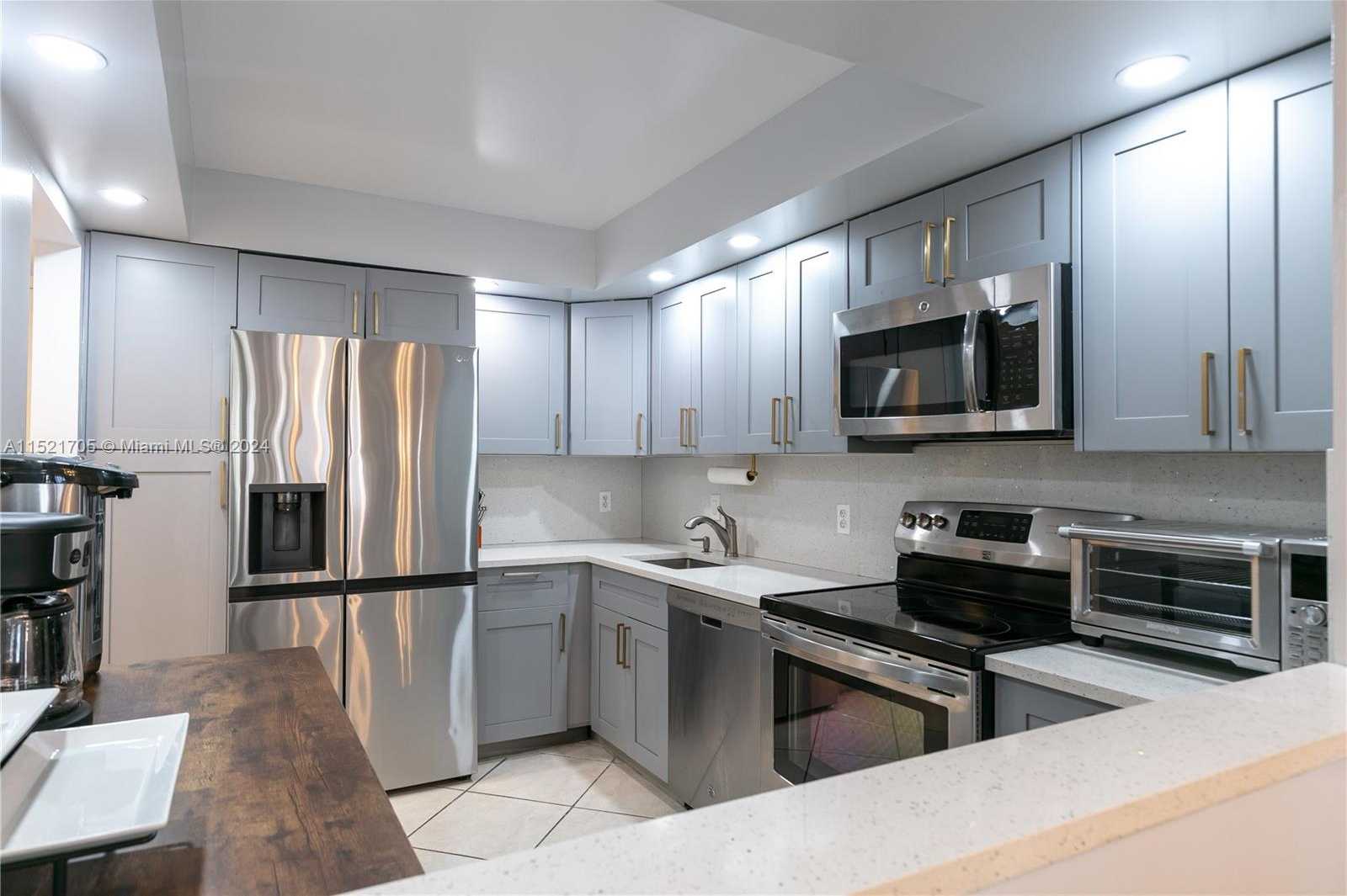 Small Image of 2401 SOUTH OCEAN DR #404, Hollywood Number 9