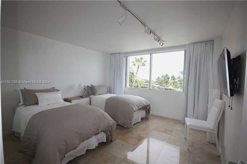 Small Image of 5151 COLLINS AV #532, Miami Beach Number 24