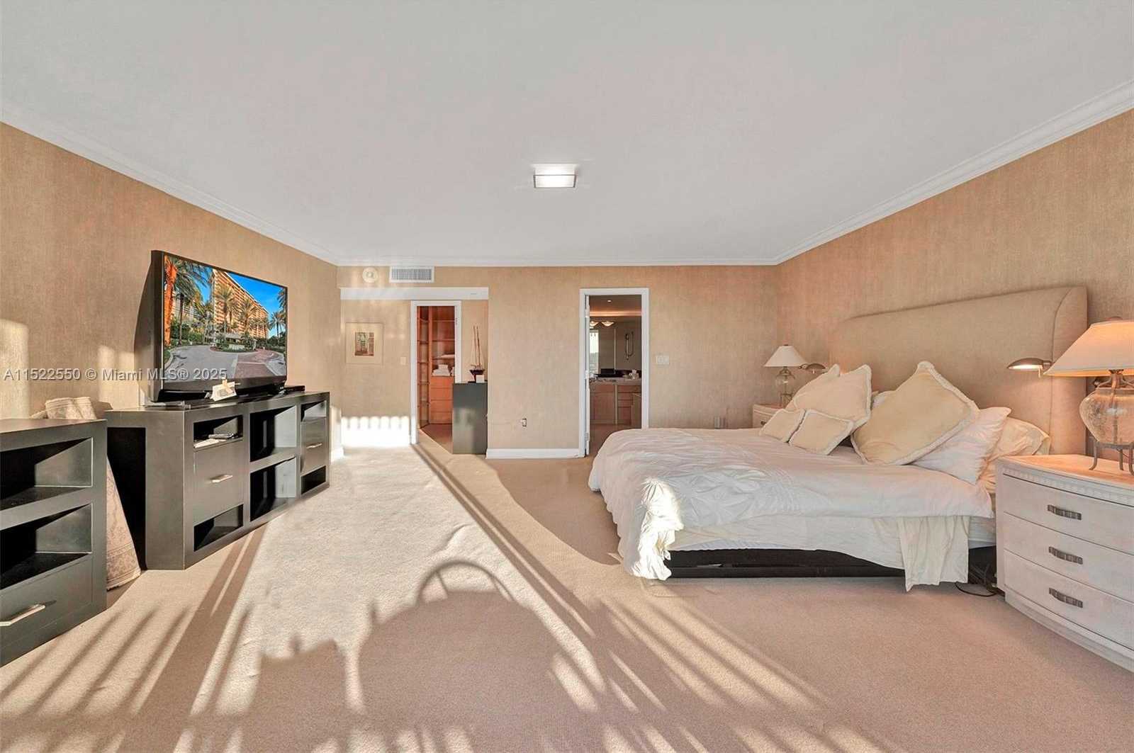 Small Image of 3 GROVE ISLE DR #C710, Miami Number 25