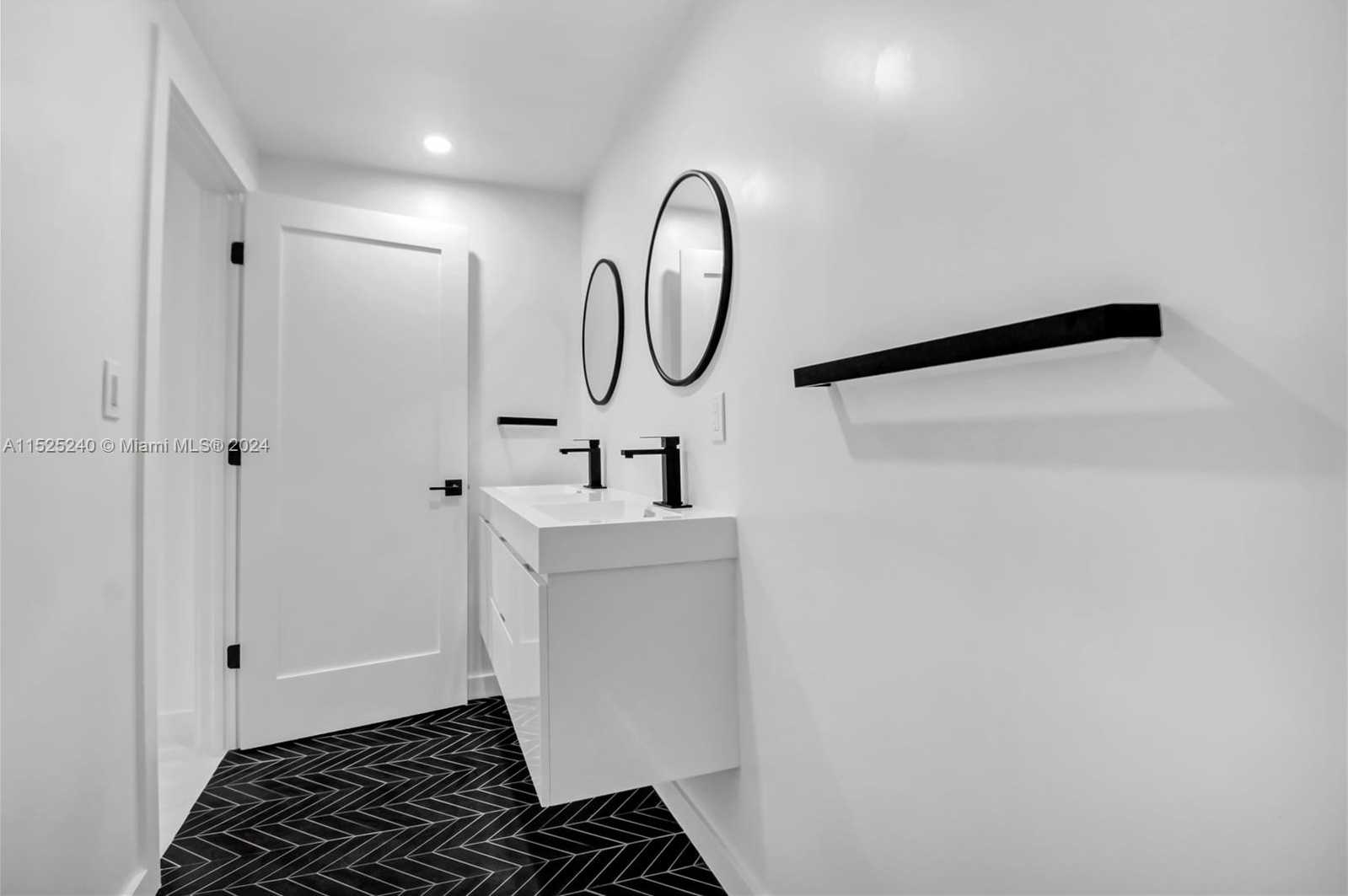 Small Image of 888 WEST 47TH STREET, Miami Beach Number 31