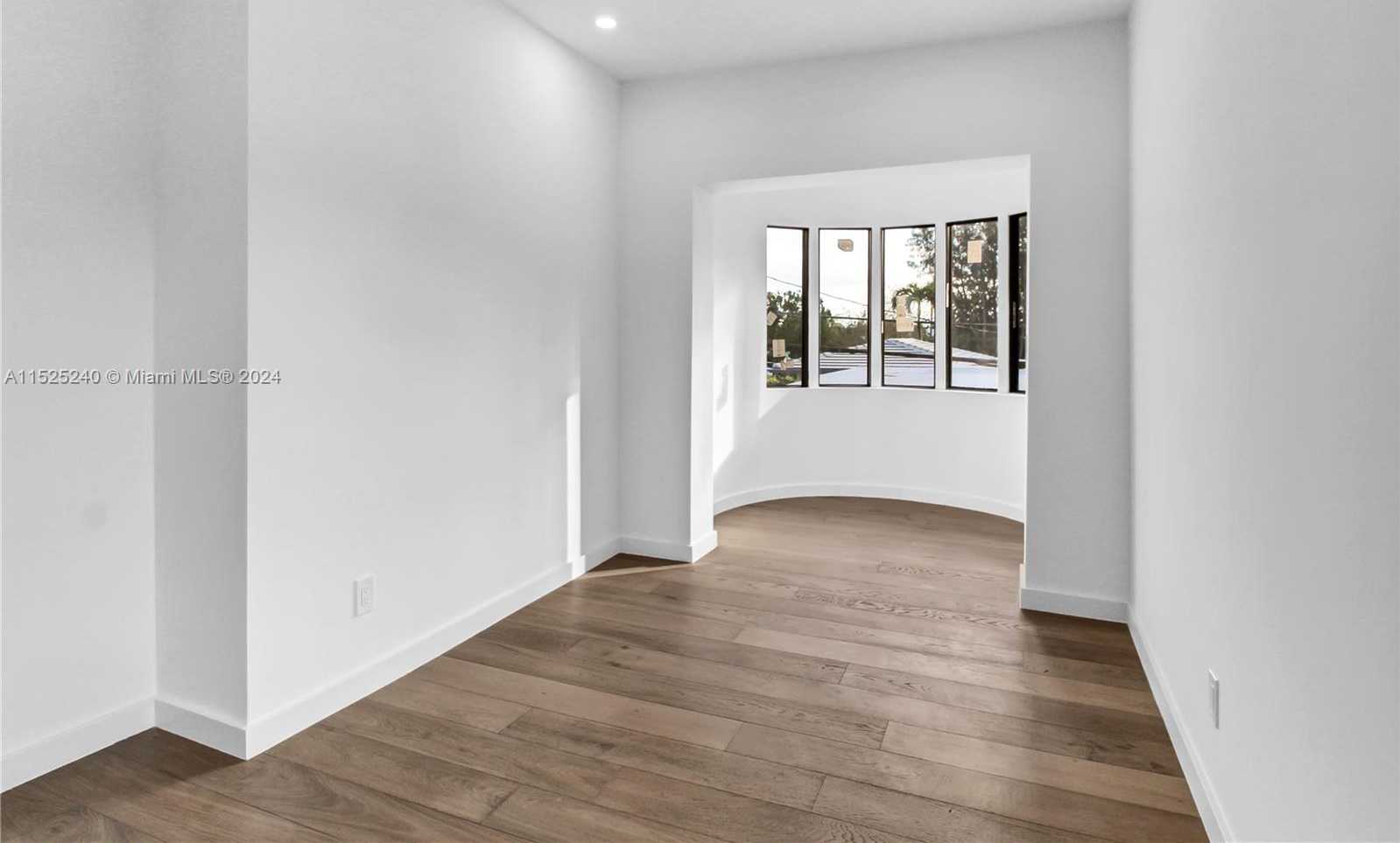 Small Image of 888 WEST 47TH STREET, Miami Beach Number 43