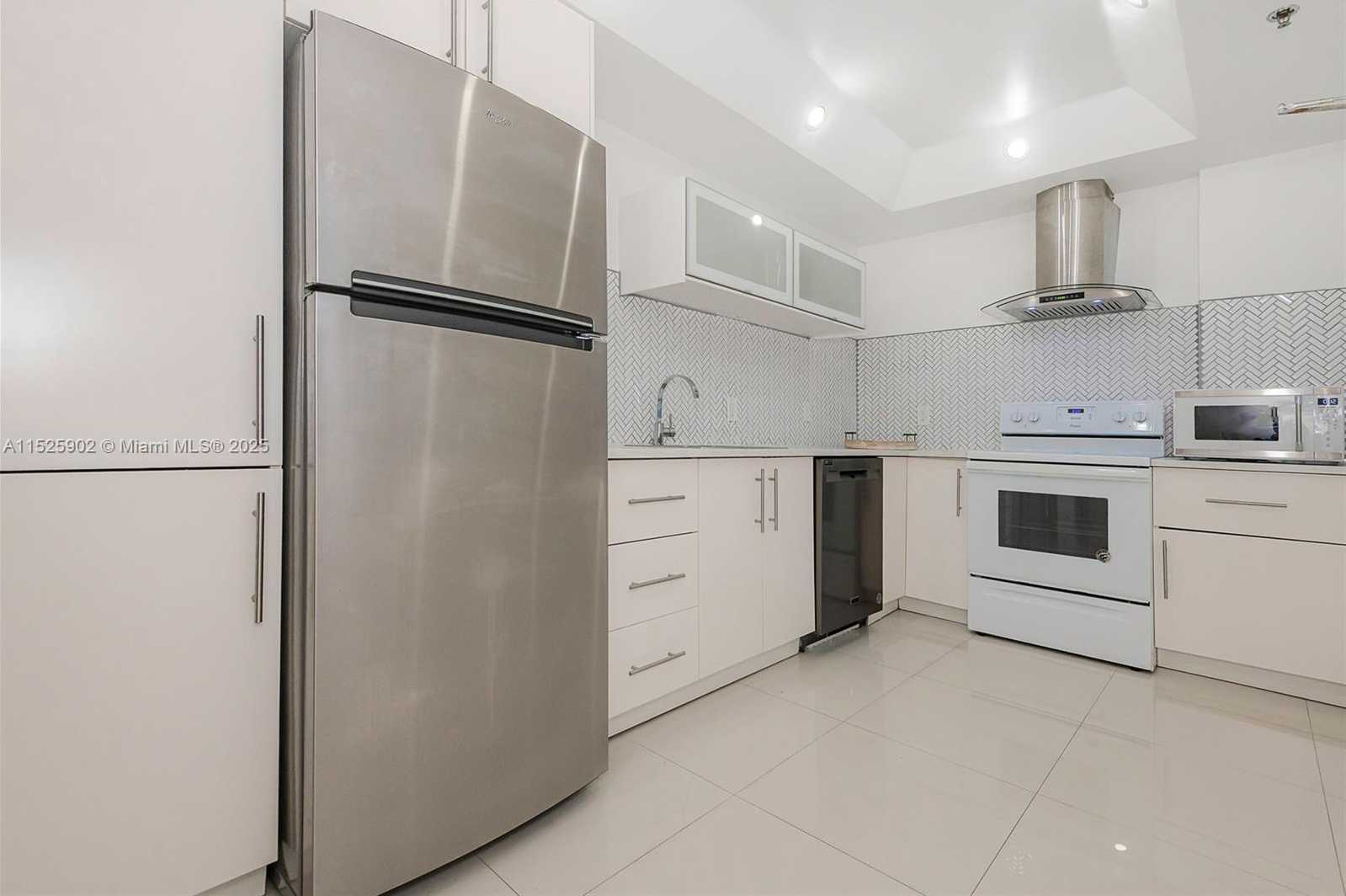 Small Image of 10185 COLLINS AVE #515, Bal Harbour Number 6