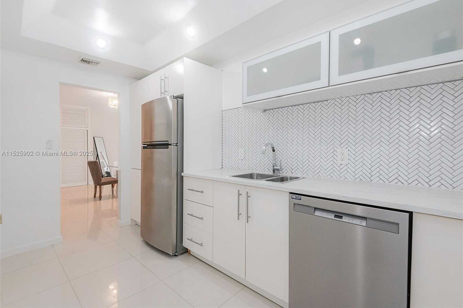 Small Image of 10185 COLLINS AVE #515, Bal Harbour Number 8