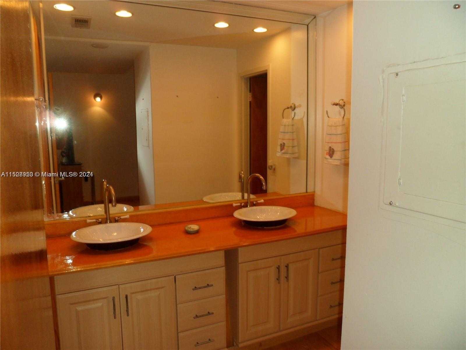 Small Image of 3505 SOUTH OCEAN DR #1420, Hollywood Number 12