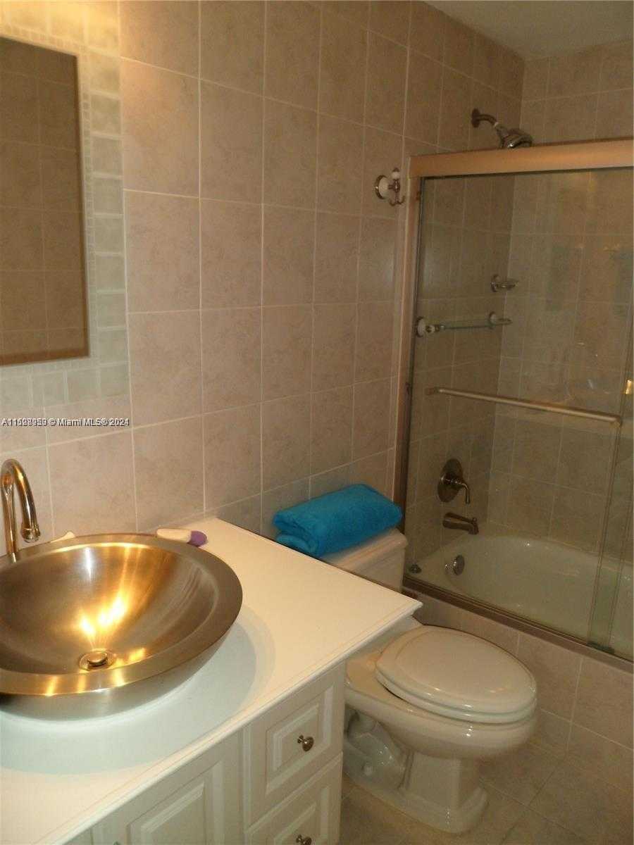 Small Image of 3505 SOUTH OCEAN DR #1420, Hollywood Number 9