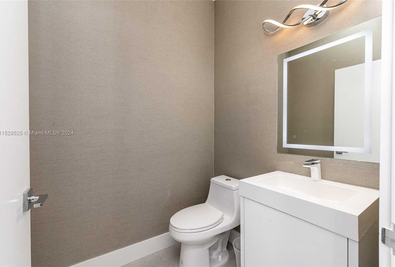 Small Image of 2560 NORTH EAST 199TH ST, Miami Number 11