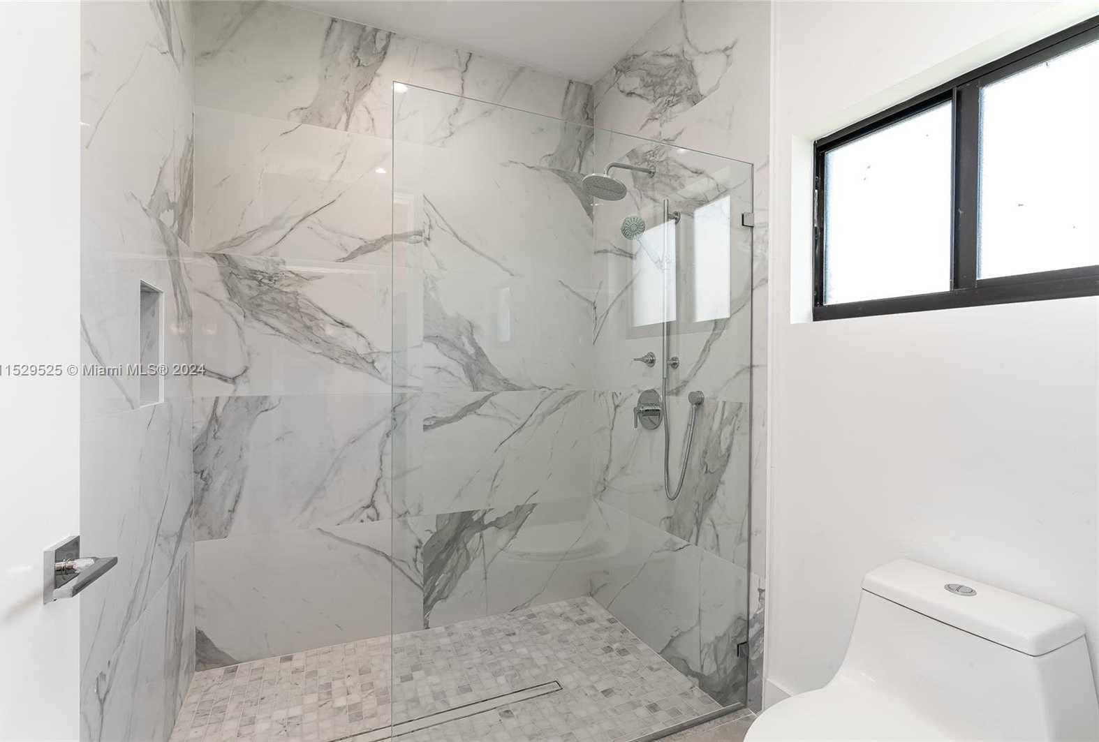 Small Image of 2560 NORTH EAST 199TH ST, Miami Number 15
