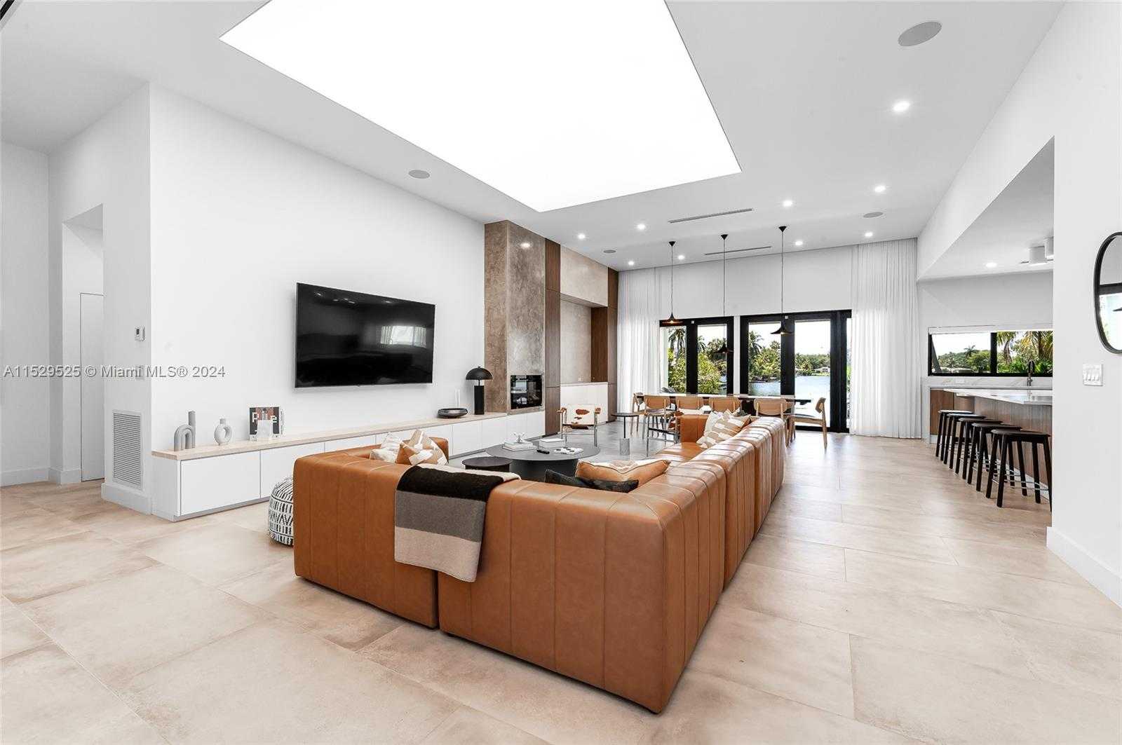 Small Image of 2560 NORTH EAST 199TH ST, Miami Number 2
