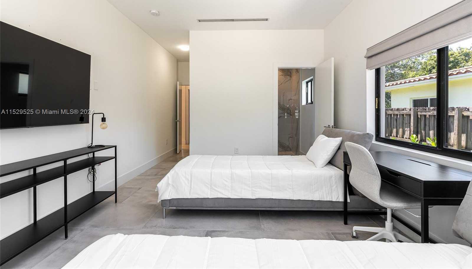 Small Image of 2560 NORTH EAST 199TH ST, Miami Number 25