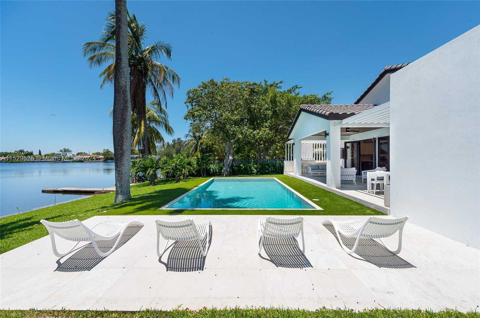 Small Image of 2560 NORTH EAST 199TH ST, Miami Number 34