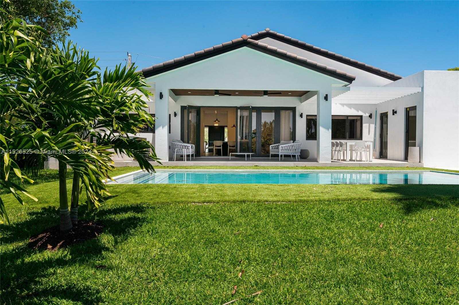 Small Image of 2560 NORTH EAST 199TH ST, Miami Number 38
