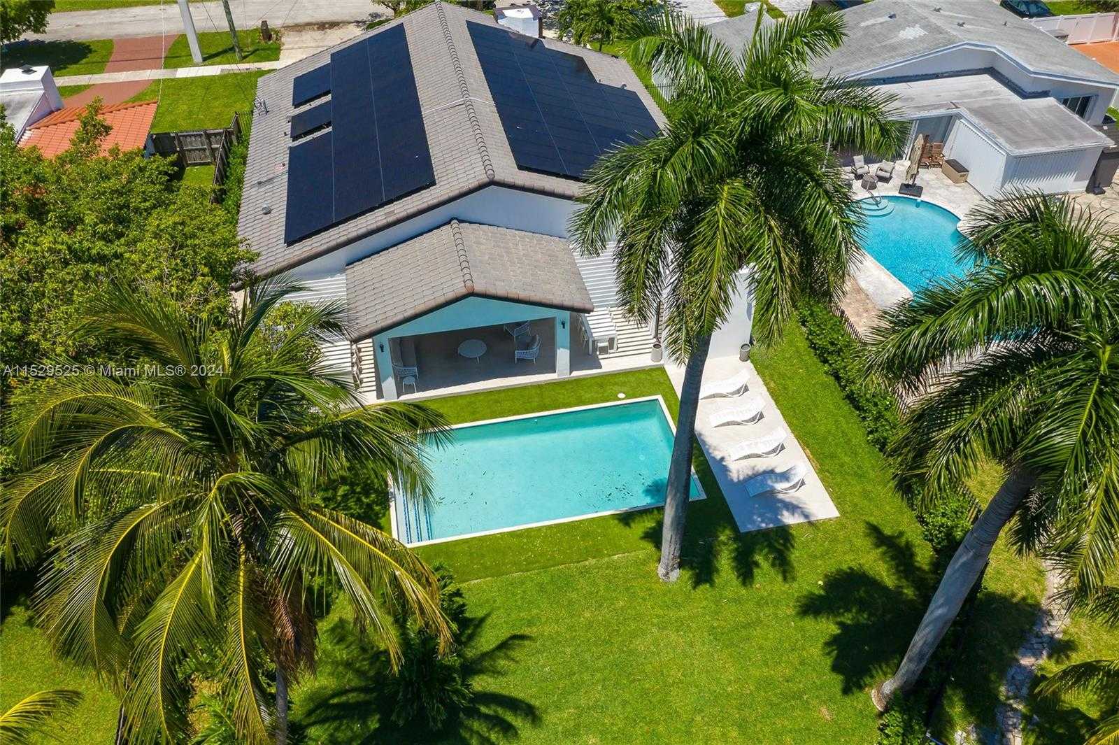 Small Image of 2560 NORTH EAST 199TH ST, Miami Number 47
