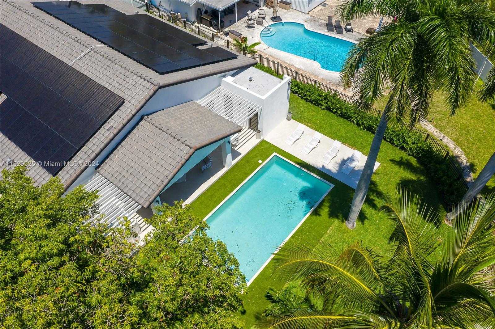 Small Image of 2560 NORTH EAST 199TH ST, Miami Number 48