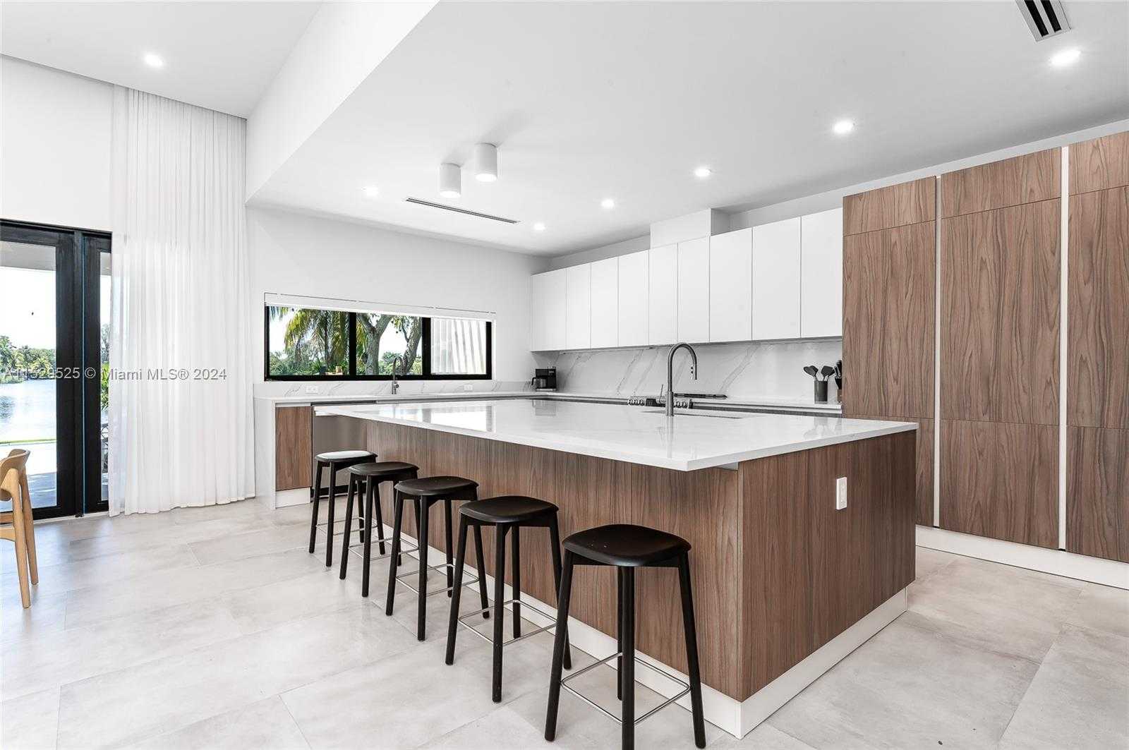 Small Image of 2560 NORTH EAST 199TH ST, Miami Number 5