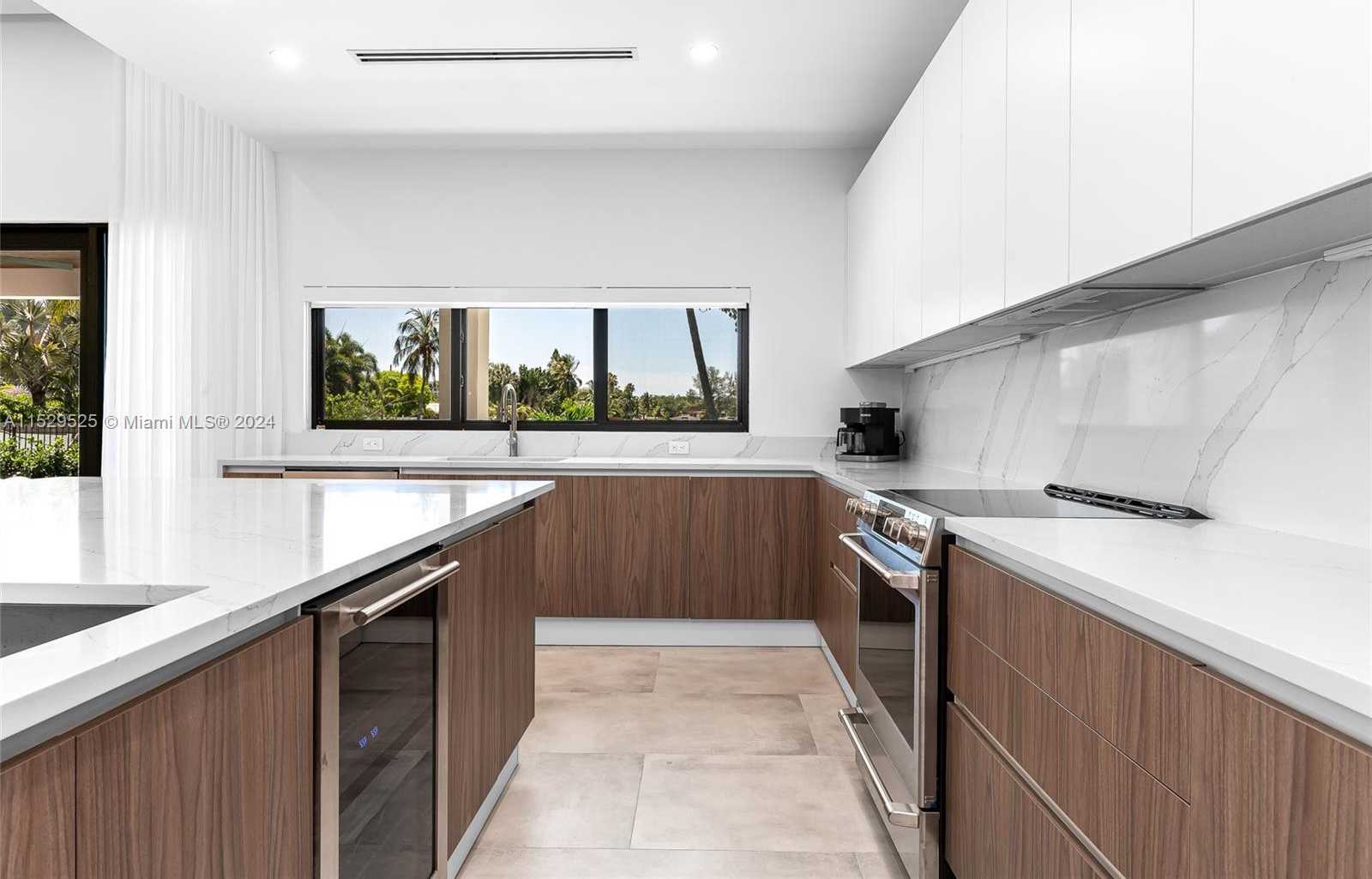 Small Image of 2560 NORTH EAST 199TH ST, Miami Number 7