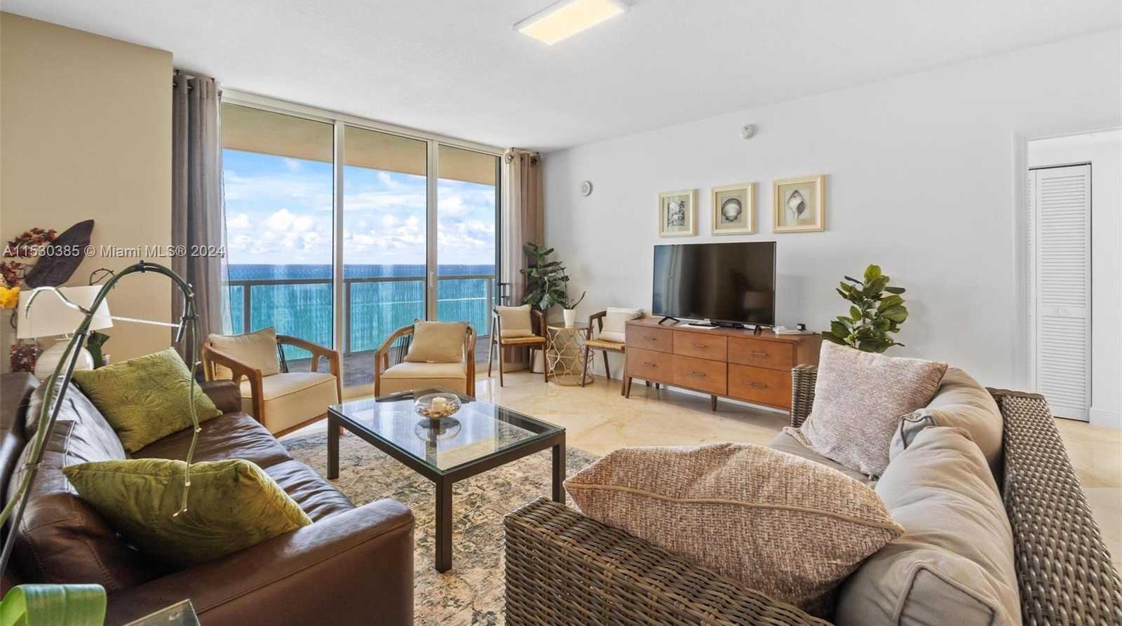 Small Image of 16699 Collins Ave, Sunny Isles Beach, FL 33160, USA Number 2