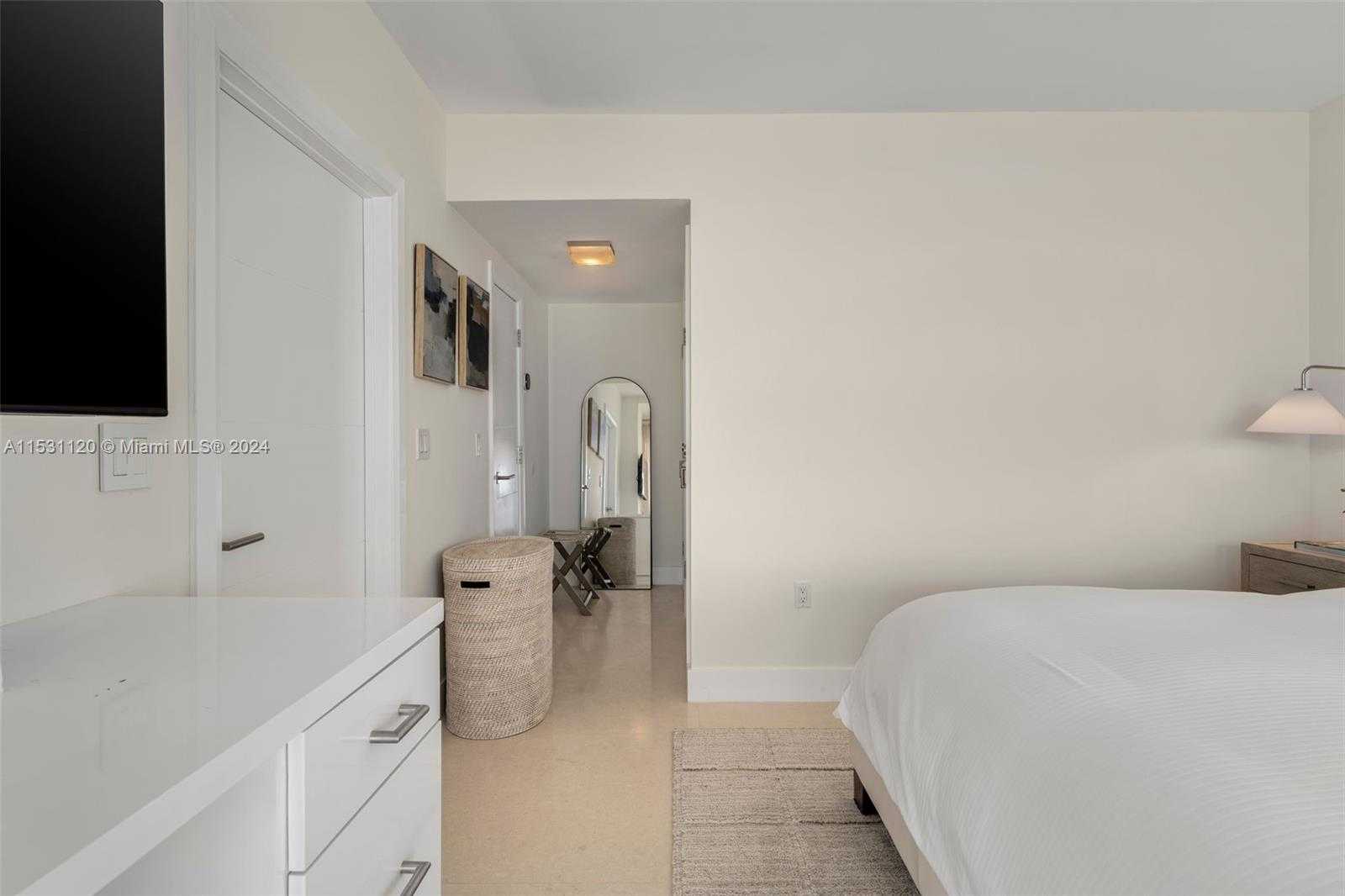 Small Image of 101 OCEAN DR #907, Miami Beach Number 23