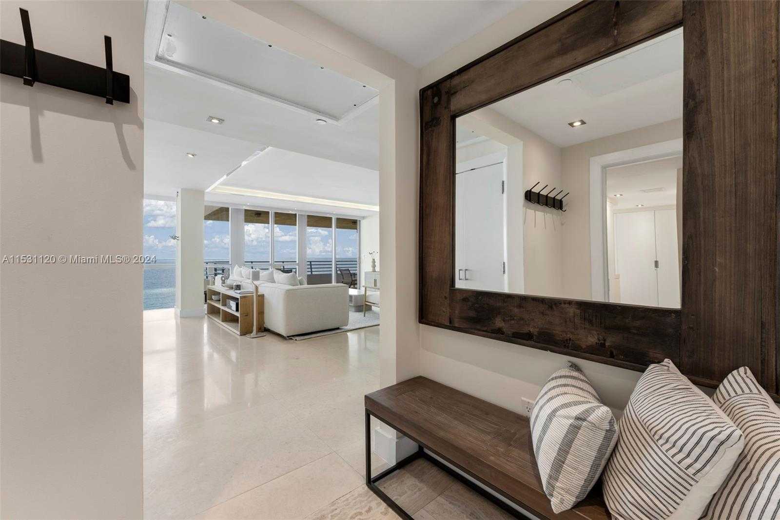 Small Image of 101 OCEAN DR #907, Miami Beach Number 4