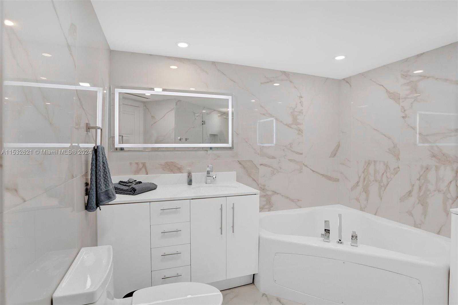 Small Image of 16699 COLLINS AVE #2209, Sunny Isles Beach Number 19
