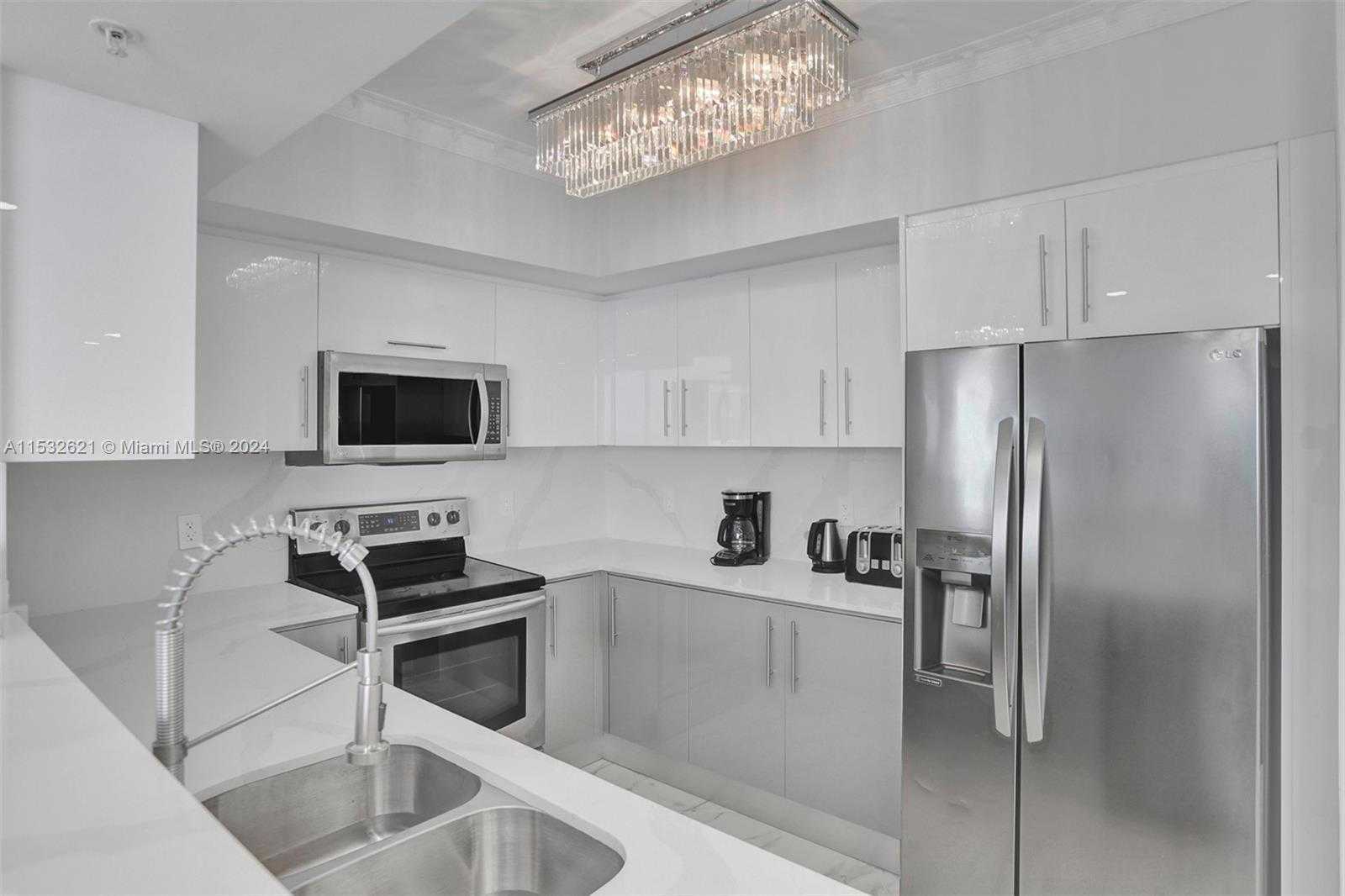 Small Image of 16699 COLLINS AVE #2209, Sunny Isles Beach Number 4