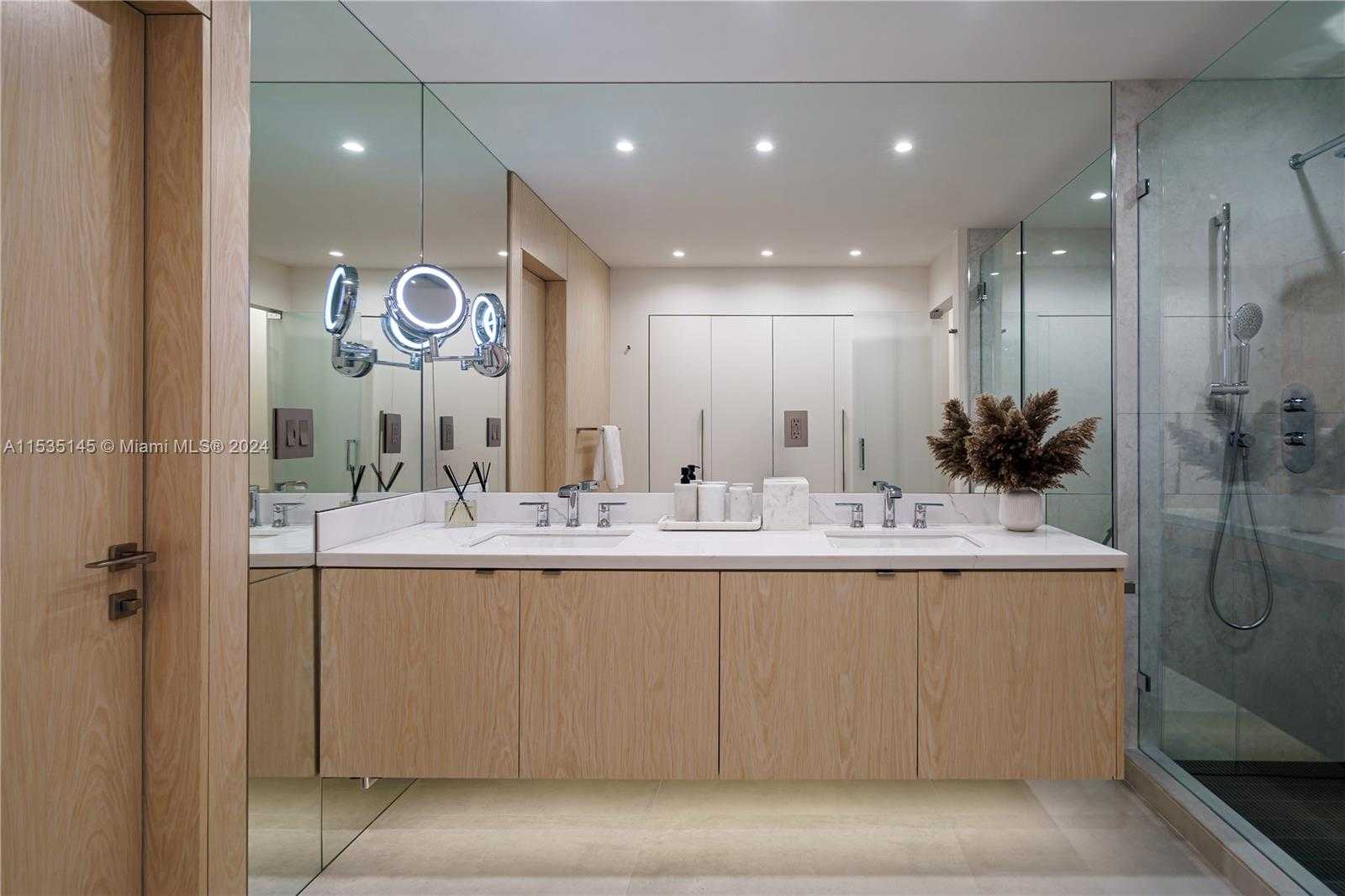 Small Image of 19115 FISHER ISLAND DR #19115, Miami Beach Number 20