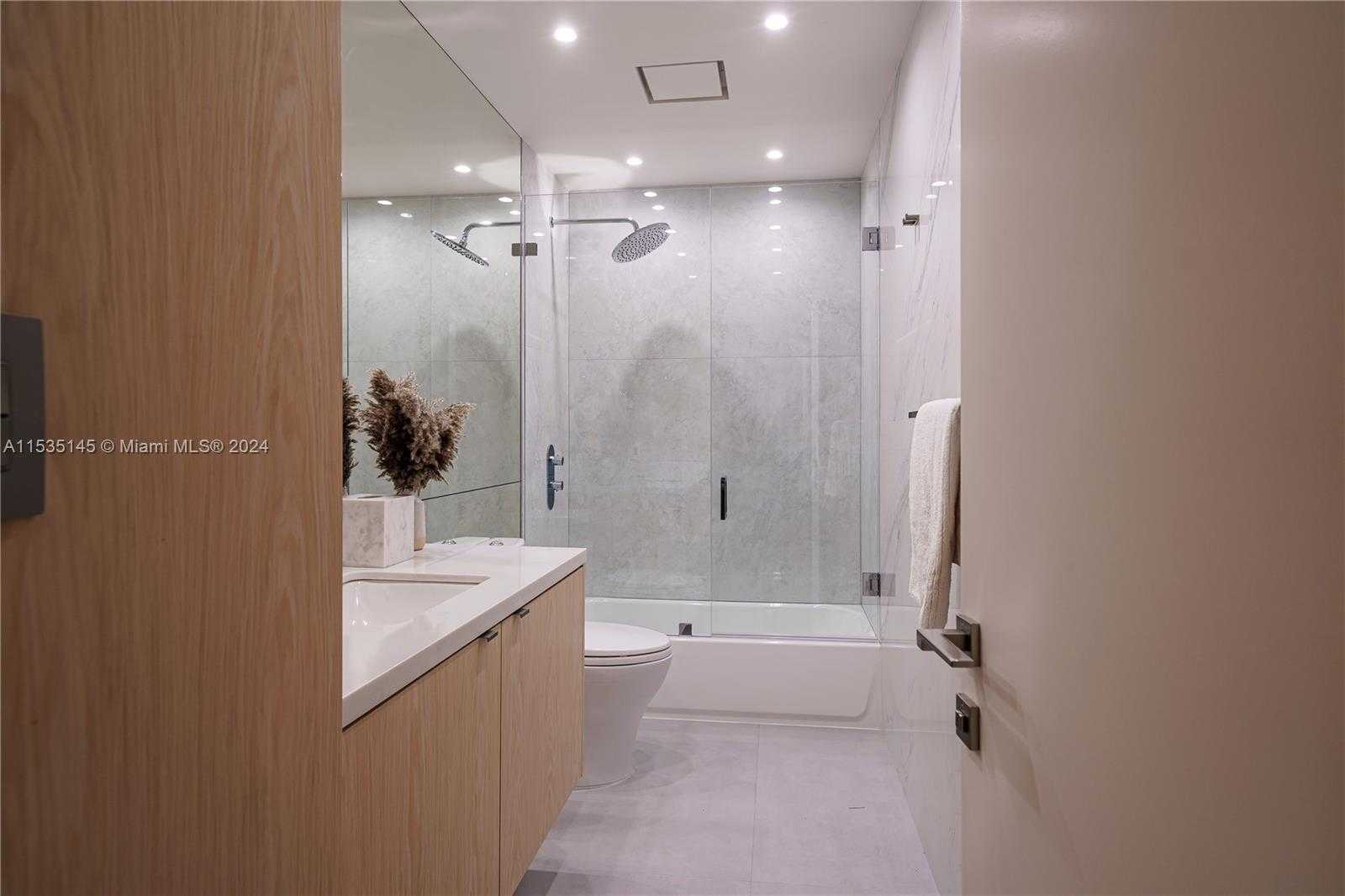 Small Image of 19115 FISHER ISLAND DR #19115, Miami Beach Number 30