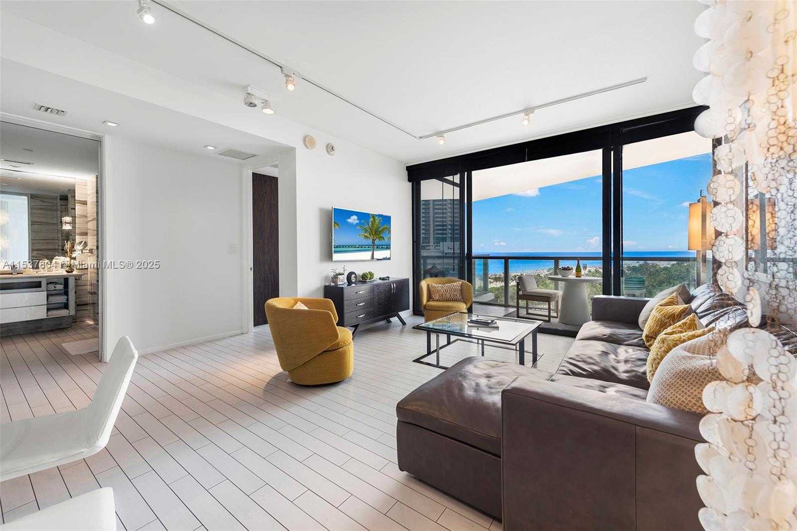 Small Image of 2201 COLLINS AVE #814, Miami Beach Number 2