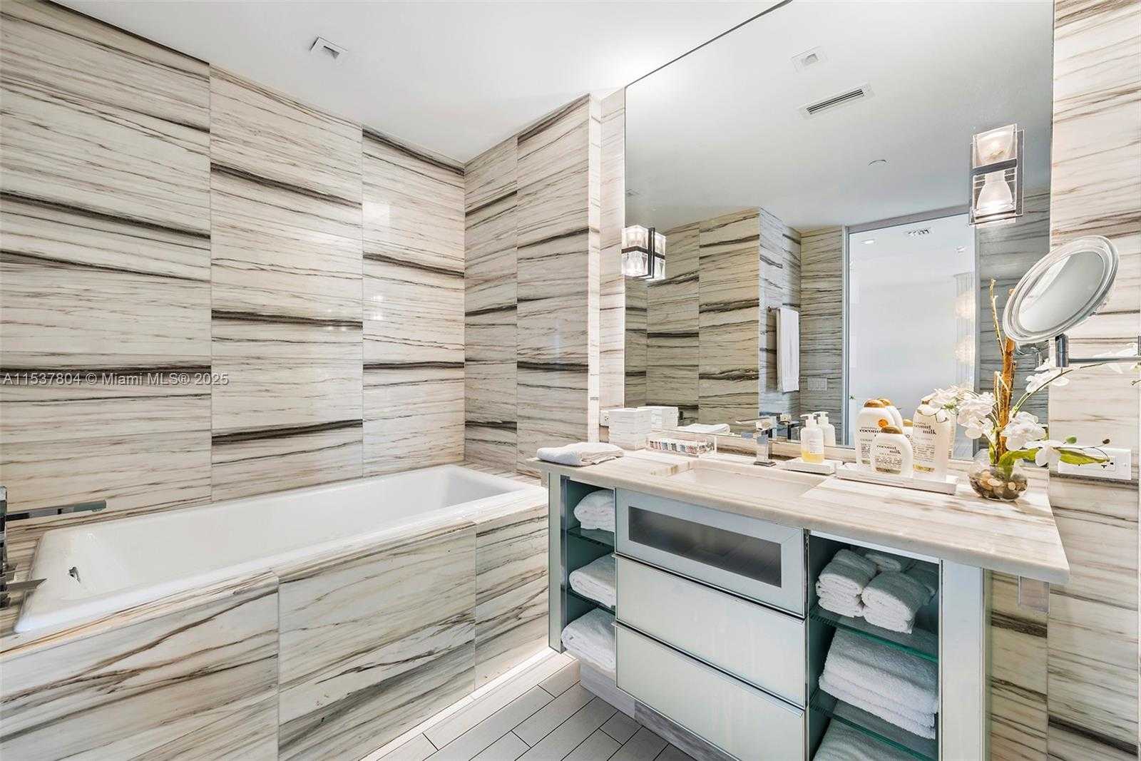 Small Image of 2201 COLLINS AVE #814, Miami Beach Number 22