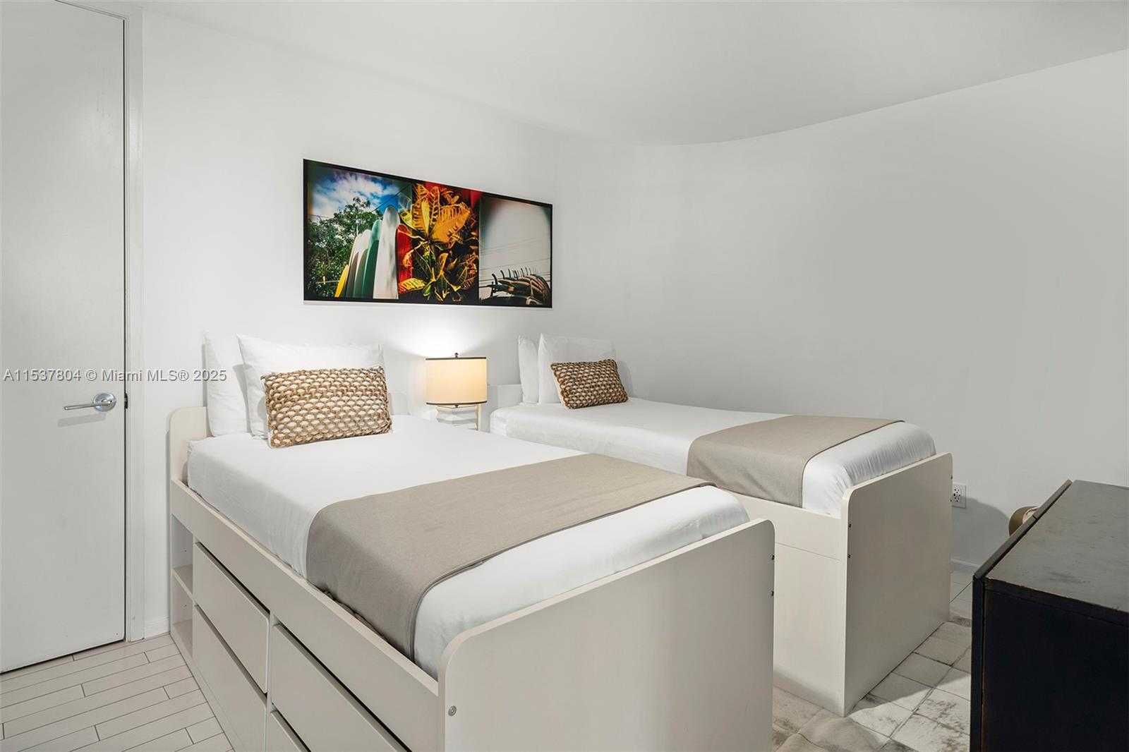 Small Image of 2201 COLLINS AVE #814, Miami Beach Number 25