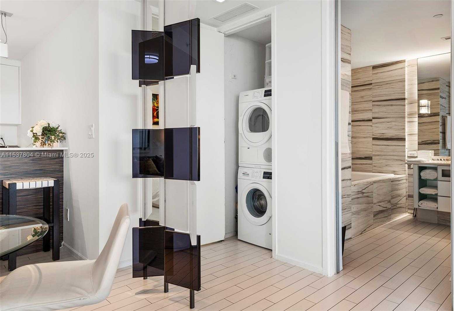 Small Image of 2201 COLLINS AVE #814, Miami Beach Number 27