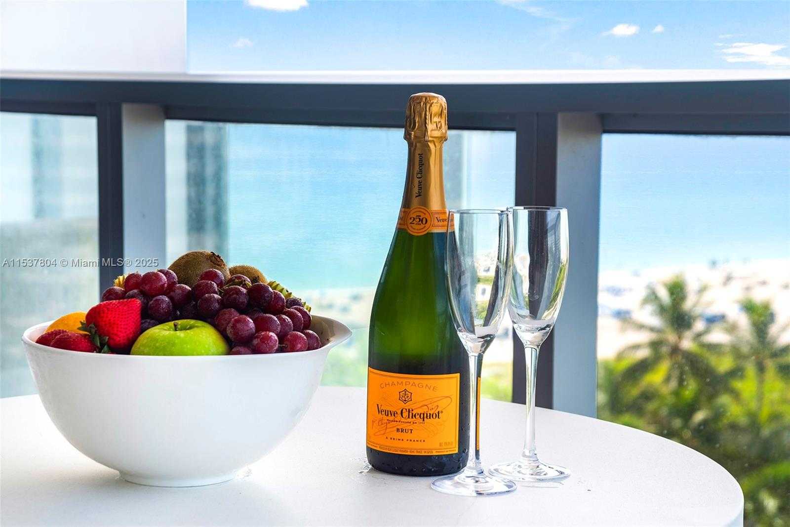 Small Image of 2201 COLLINS AVE #814, Miami Beach Number 3