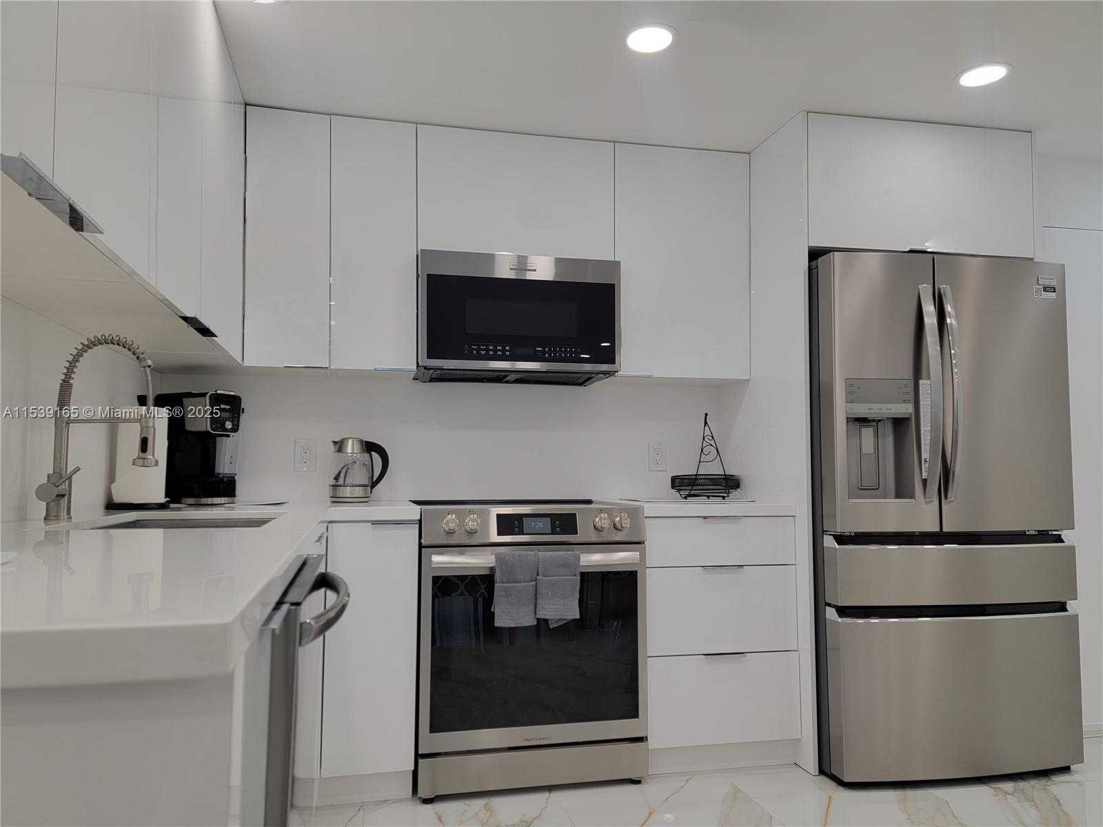 Small Image of 3505 SOUTH OCEAN DR #1509, Hollywood Number 9