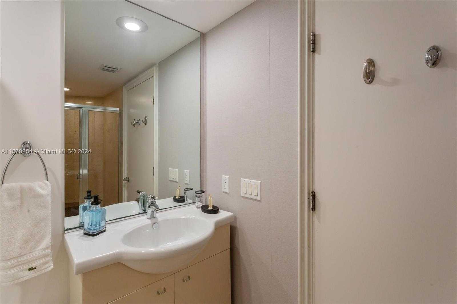 Small Image of 1830 SOUTH OCEAN DR #3008, Hallandale Beach Number 16